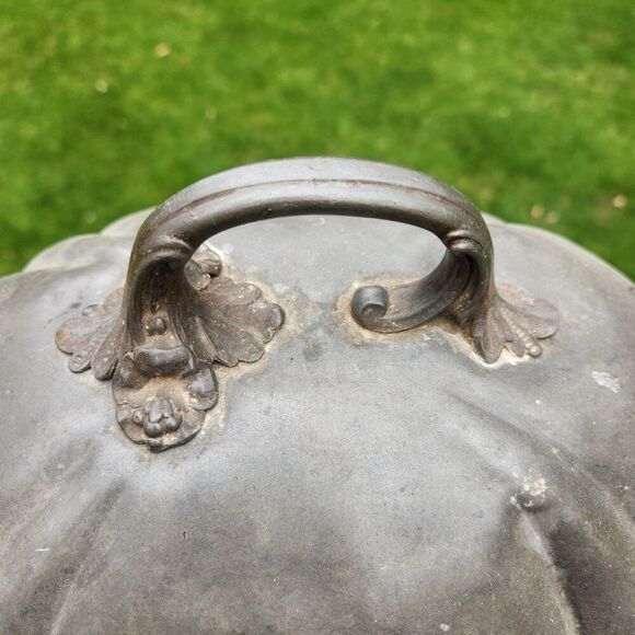 Antique Early Pewter Signed Food Dome Cloche Cover English Grape Leaf Handle - Picture 3 of 10